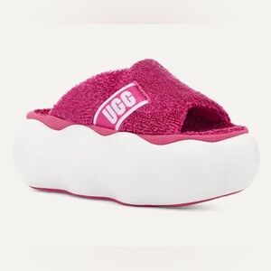 NWOT Uggs Pink Terry Women's Size 7US